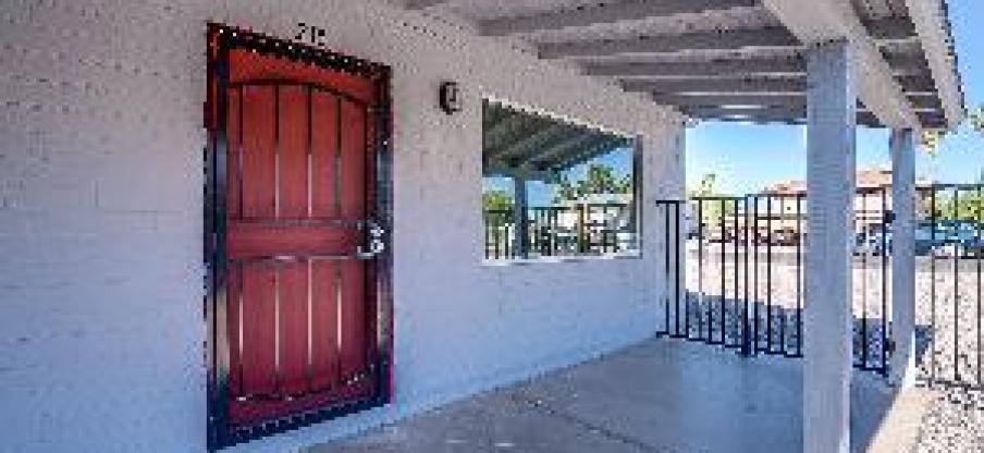 215 S Doran