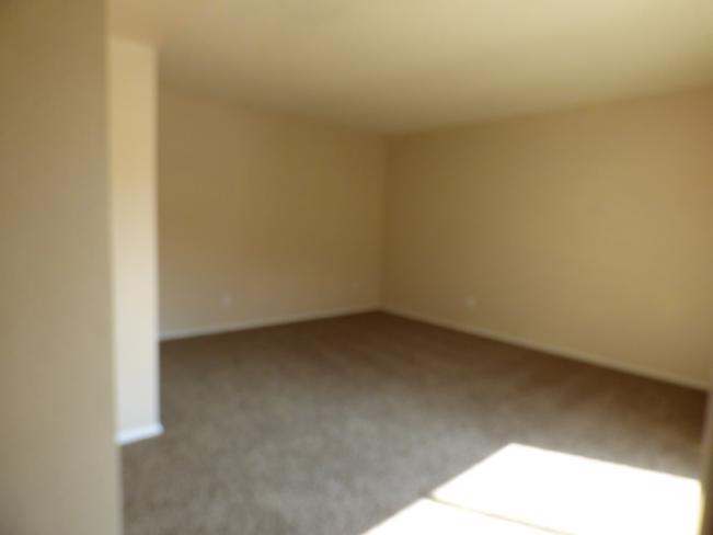 2423 E Beryl AVE P1040617_09082017
