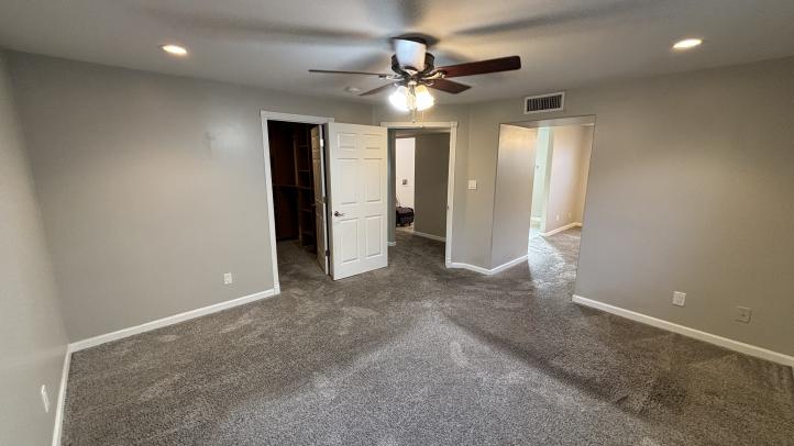 8625 E Valley View RD IMG_2100_12172025