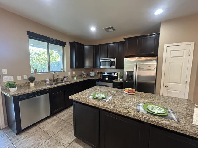 8623 S 40th DR IMG_5390_10162025 8623 S 40th DR IMG_5390_10162025