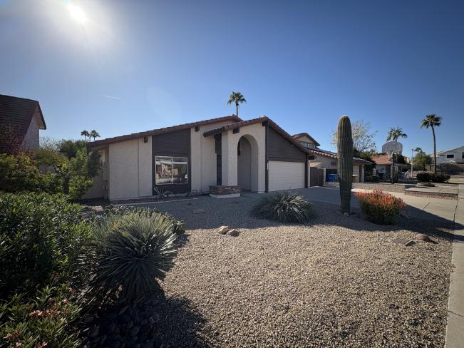 1809 E Crocus DR IMG_1158_01022025 1809 E Crocus DR IMG_1158_01022025