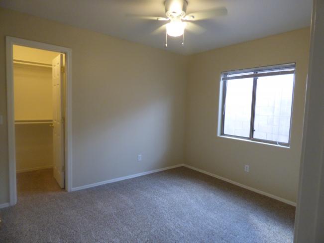 503 W Grovers Ave P1060439_11092018