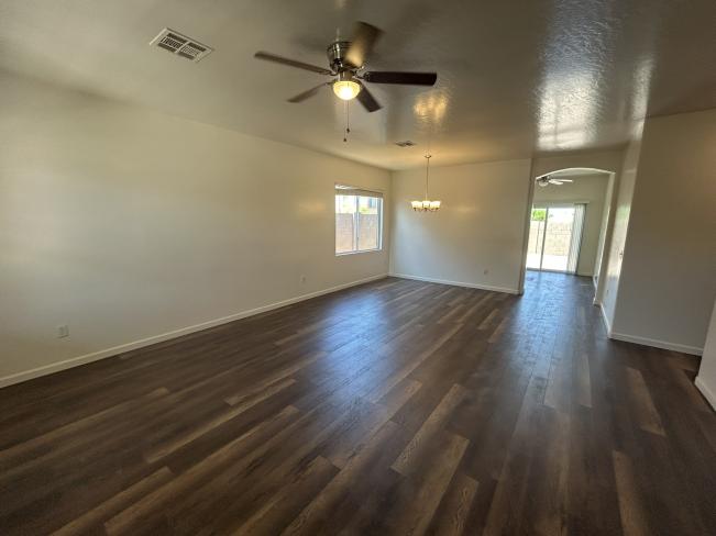 7210 S 41st Dr IMG_4324_06302025 7210 S 41st Dr IMG_4324_06302025