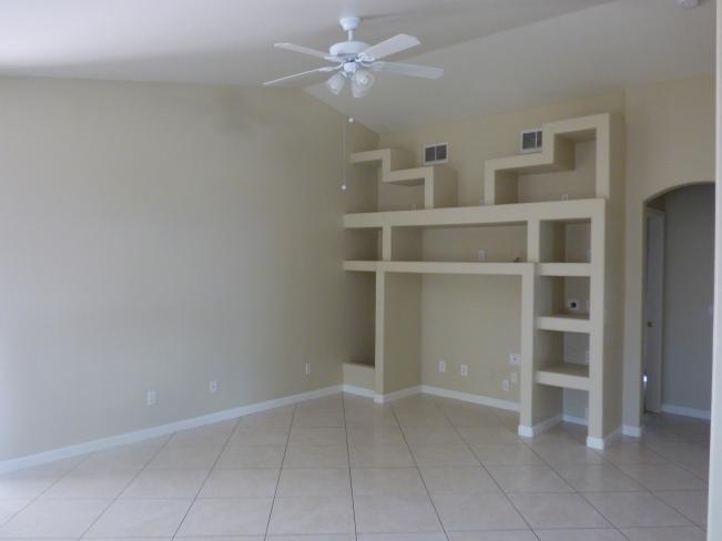 503 W Grovers Ave P1060422_11092018