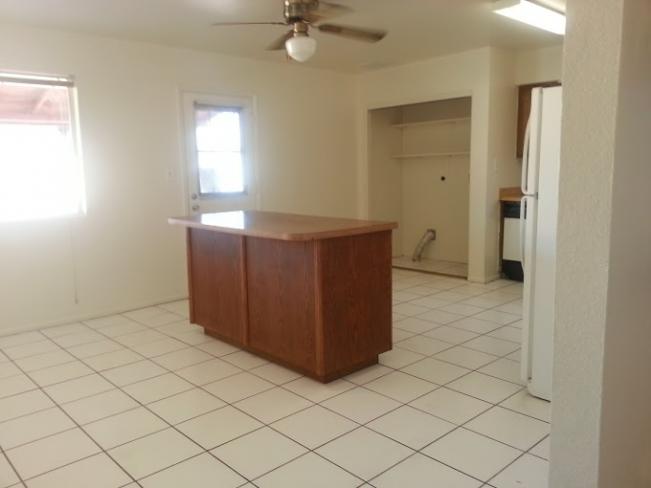 6410 W Lamar RD Kitchen