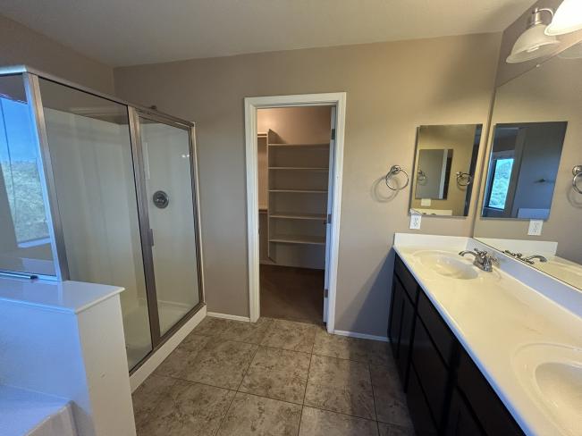 8623 S 40th DR IMG_5407_10162025 8623 S 40th DR IMG_5407_10162025