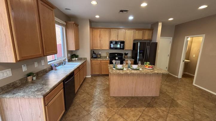 2014 N 77th GLN IMG_1878_11182025