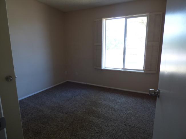 2423 E Beryl AVE P1040616_09082017