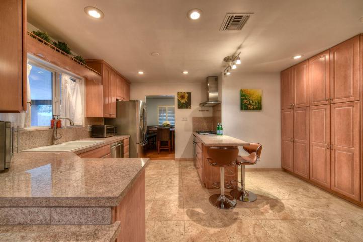 4011 N 40th PL Kitchen_11172022