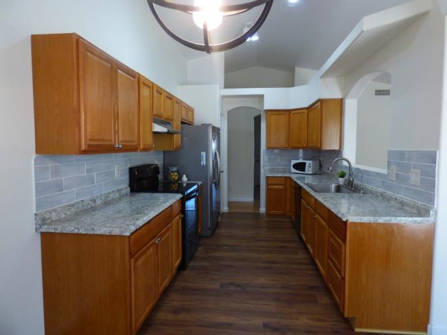 3023 E Captain Dreyfus AVE P1170673_08082023