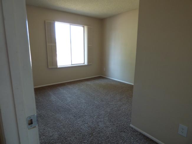 2423 E Beryl AVE P1040615_09082017