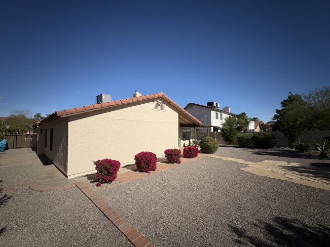 1809 E Crocus DR IMG_1182_01022025 1809 E Crocus DR IMG_1182_01022025