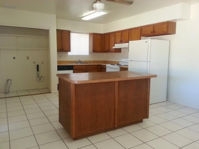 6410 W Lamar RD Kitchen