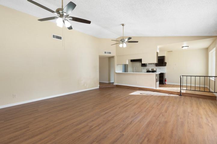 4043 W Sweetwater AVE 4-web-or-mls-DSC02256_02192025