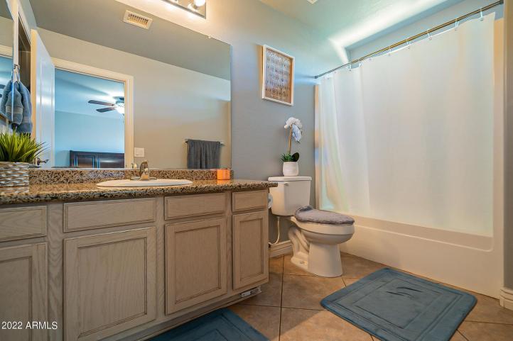 9620 W Mission LN Upstairs bathroom_09222022 9620 W Mission LN Upstairs bathroom_09222022