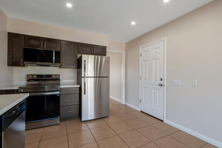 9822 W Silverbell DR Pic (4)_12052025