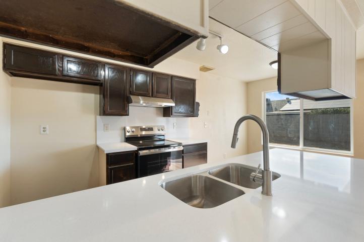 4043 W Sweetwater AVE 10-web-or-mls-DSC02274_02192025