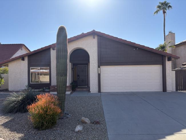 1809 E Crocus DR IMG_1155_01022025 1809 E Crocus DR IMG_1155_01022025