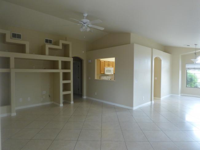 503 W Grovers Ave P1060428_11092018