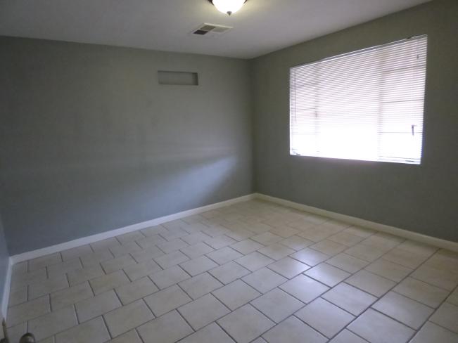 8021 N 14Th Pl P1030656_10242016