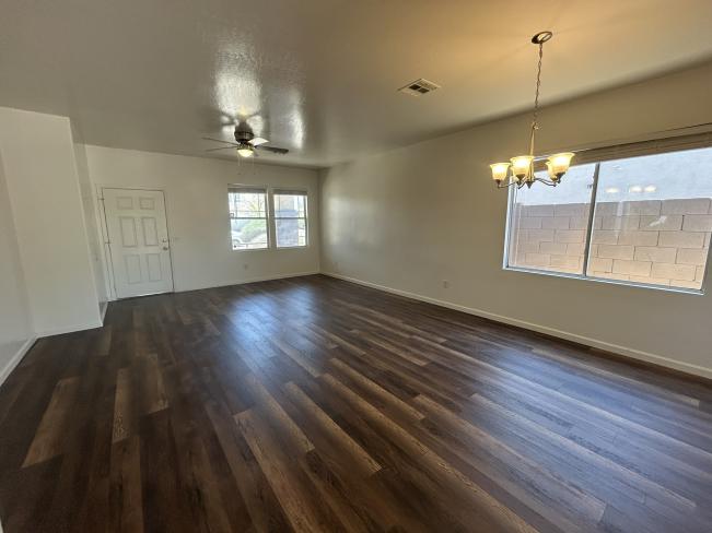 7210 S 41st Dr IMG_4325_06302025 7210 S 41st Dr IMG_4325_06302025