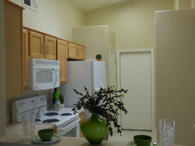 503 W Grovers Ave P1060434_11092018