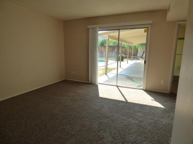 2423 E Beryl AVE P1040618_09082017