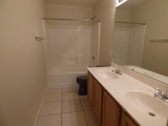 1212 W Oriole WAY P1030740_11252016