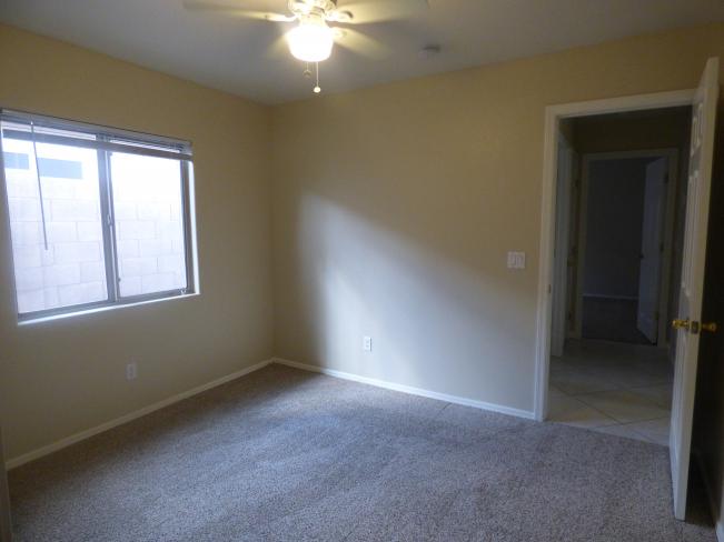 503 W Grovers Ave P1060442_11092018