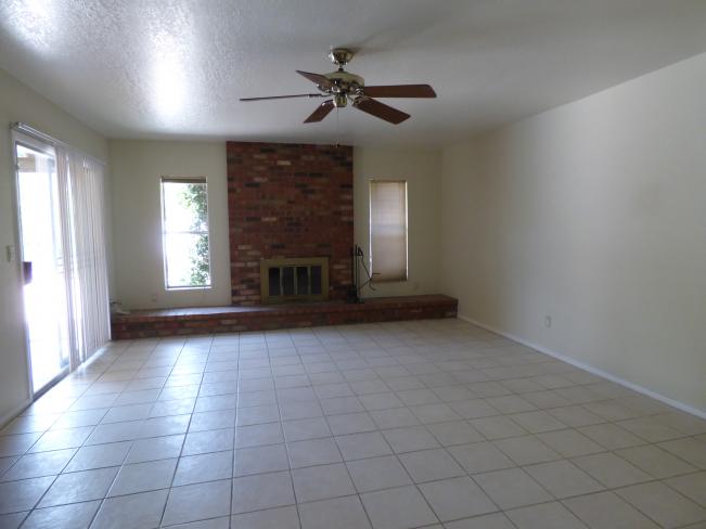 5526 W Onyx AVE P1040195_04212017