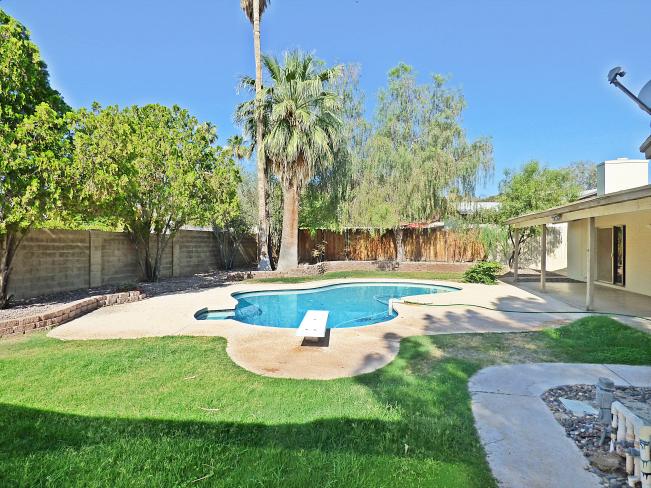 2423 E Beryl AVE P1000987_06222015