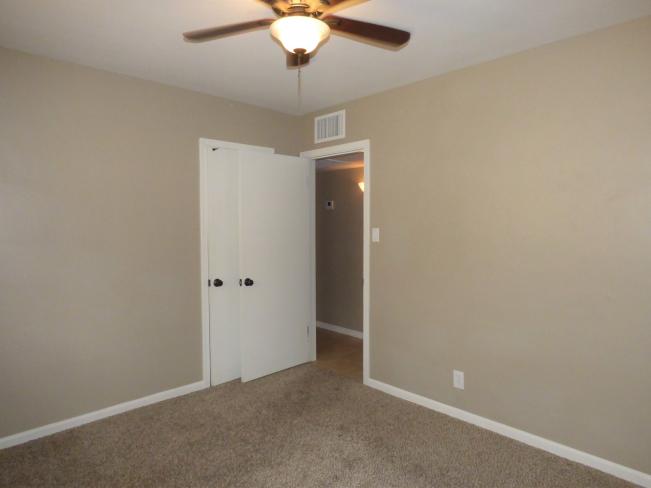 1749 E Medlock DR e8_09212020
