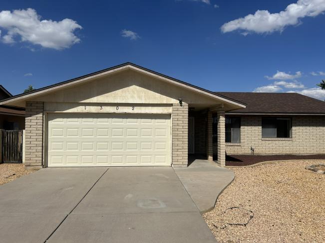 1302 W 13th ST IMG_5358_10162025 1302 W 13th ST IMG_5358_10162025