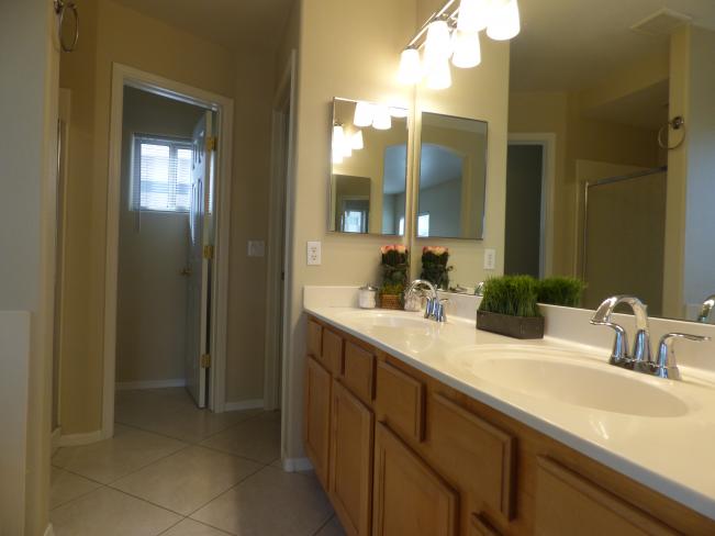 503 W Grovers Ave P1060464_11092018