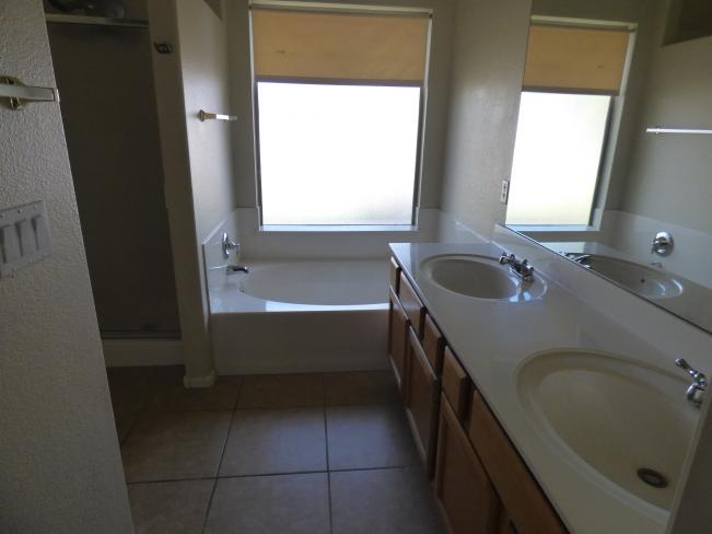 1212 W Oriole WAY P1030746_11252016