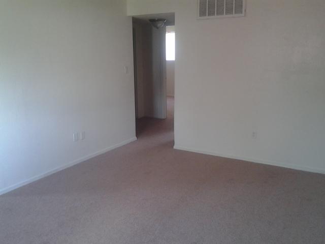 1819 N 40th ST Living Room