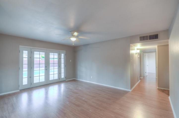 4814 E Avalon DR Living Room (1)-SMALL_10212016
