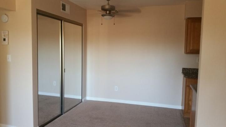 5877 N Granite Reef RD dining area