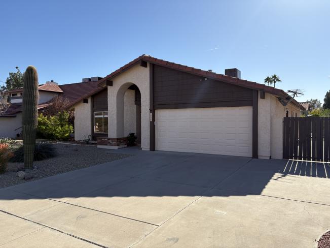 1809 E Crocus DR IMG_1154_01022025 1809 E Crocus DR IMG_1154_01022025