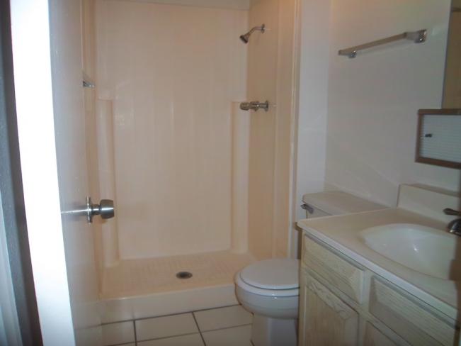 6410 W Lamar RD Bathroom