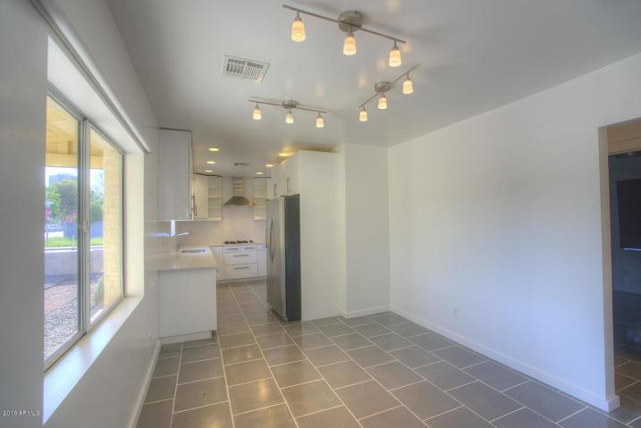 502 E Osborn Rd Pic (4)_12202018