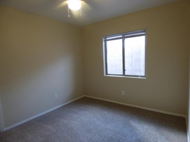 503 W Grovers Ave P1060440_11092018