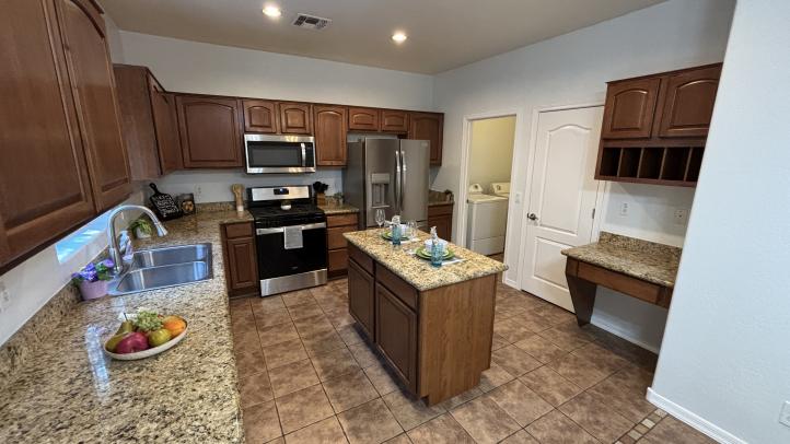 1833 E Hartford AVE IMG_2634_02202026