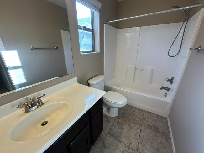 8623 S 40th DR IMG_5404_10162025 8623 S 40th DR IMG_5404_10162025