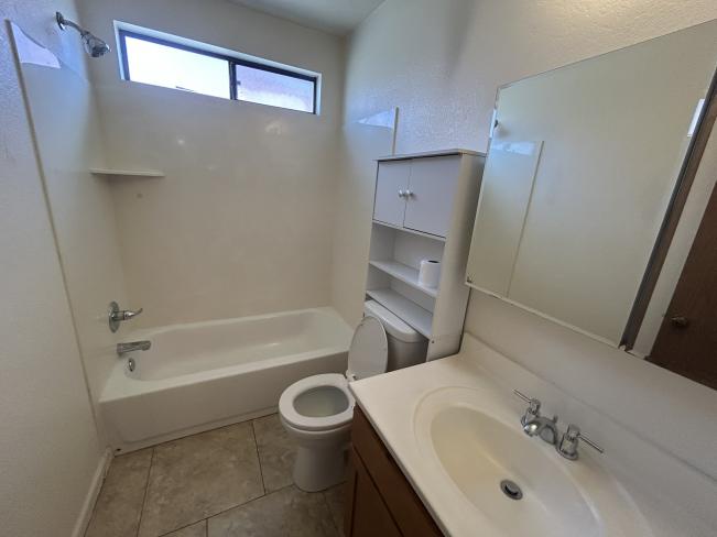 1302 W 13th ST IMG_5372_10162025 1302 W 13th ST IMG_5372_10162025