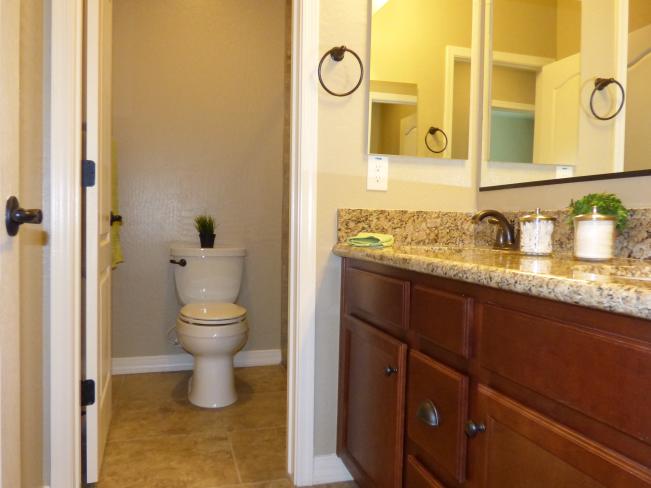 9983 W Los Gatos Dr d11 Hall Bth_06042019