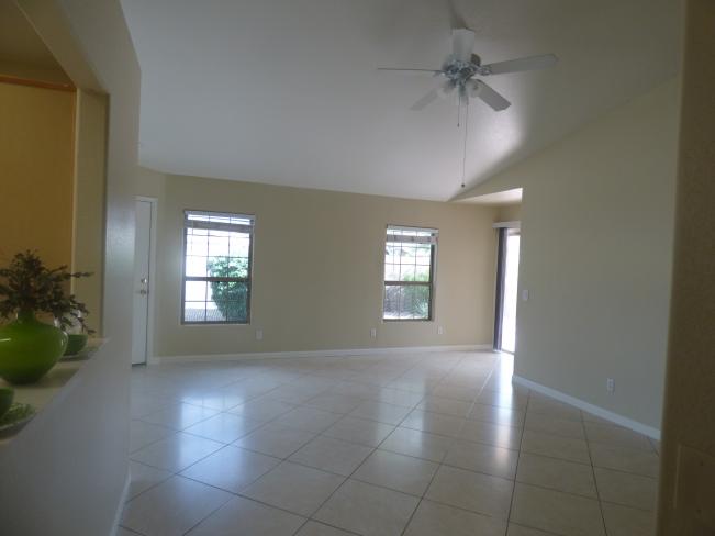 503 W Grovers Ave P1060436_11092018