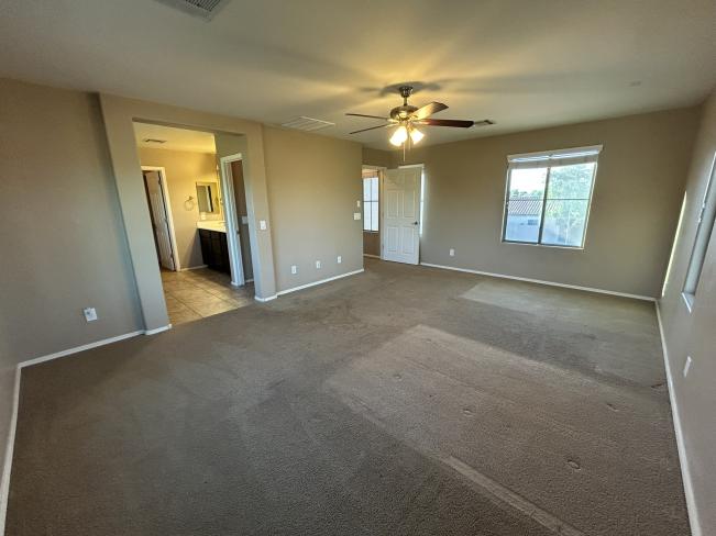 8623 S 40th DR IMG_5406_10162025 8623 S 40th DR IMG_5406_10162025