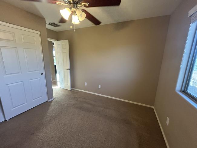 8623 S 40th DR IMG_5402_10162025 8623 S 40th DR IMG_5402_10162025