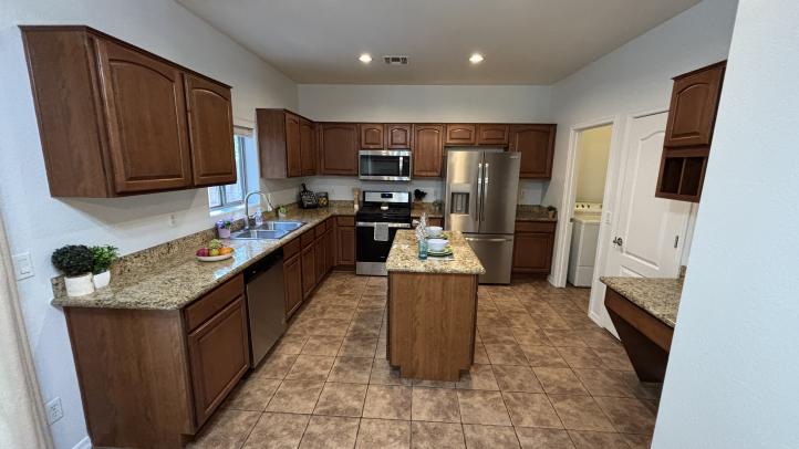 1833 E Hartford AVE IMG_2632_02202026